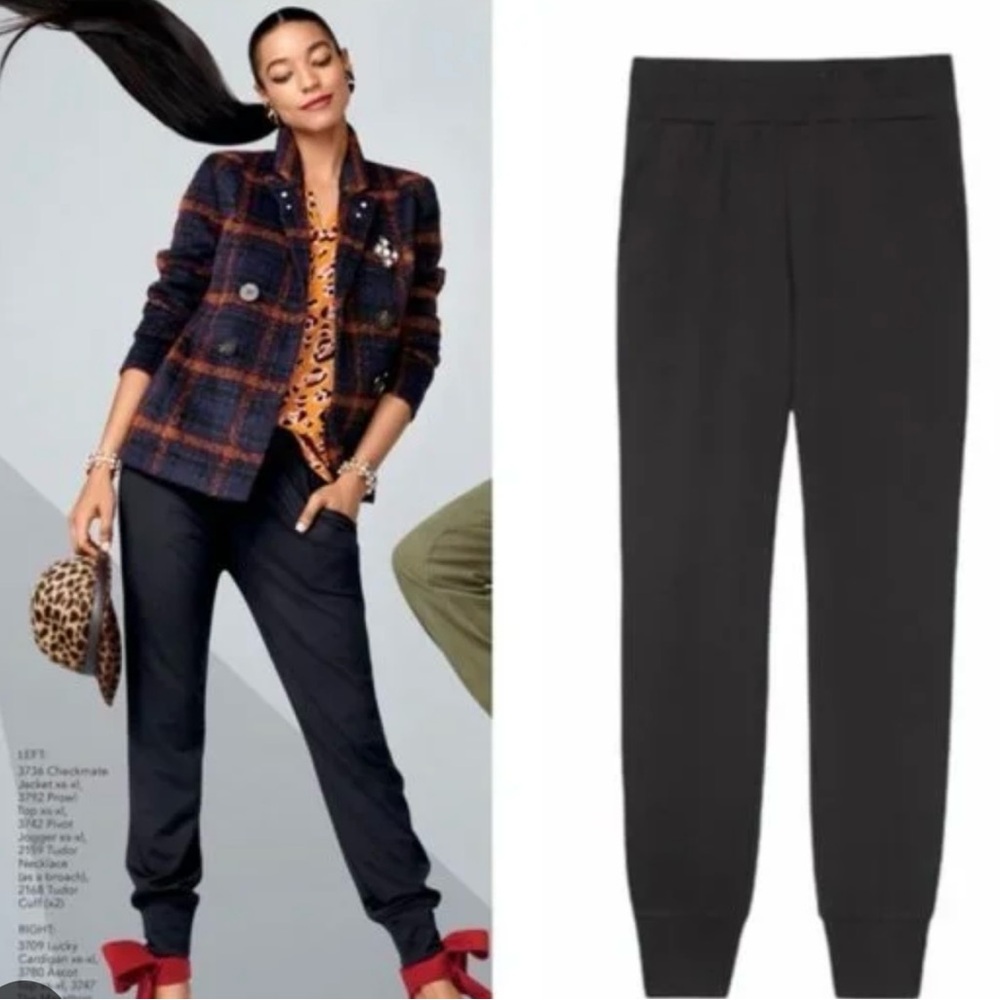 Cabi Pivot Jogger Sweatpants Black 3742 size Small
In excellent condition.